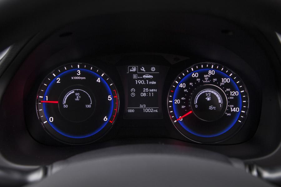  Hyundai i40 Sedan 2015 года  (UK) (фото 6 из 22)